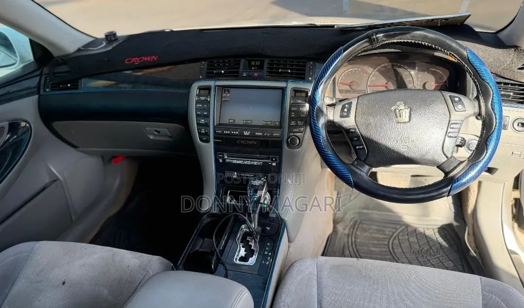 Toyota Crown 2006 White