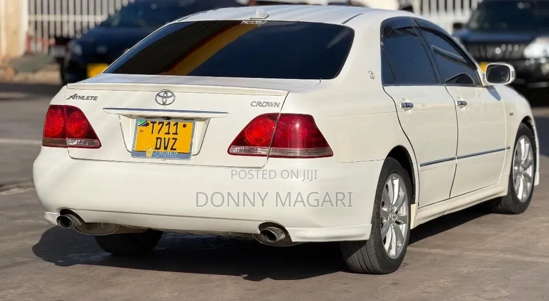 Toyota Crown 2006 White