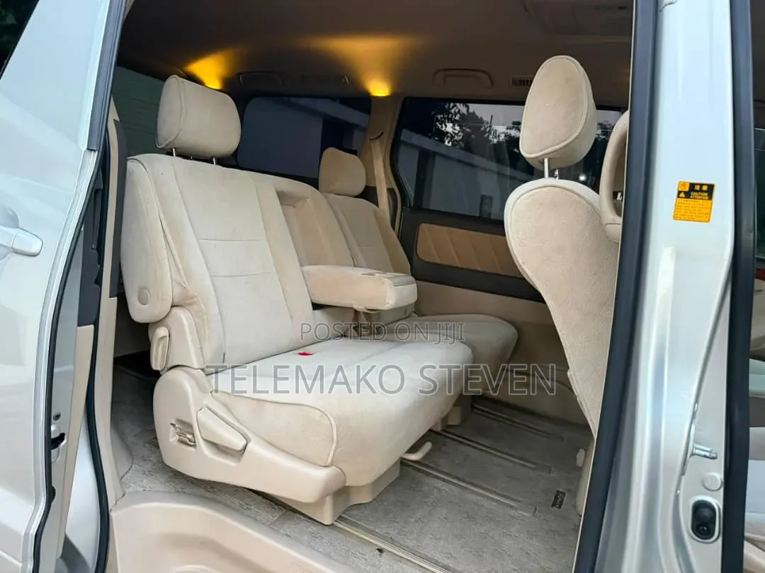 Toyota Alphard 2004 Silver