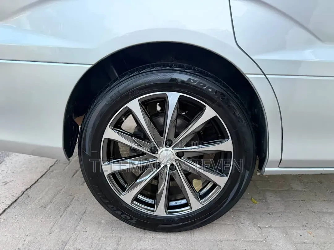 Toyota Alphard 2004 Silver