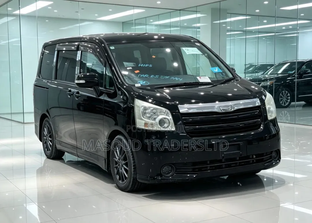 Toyota Noah 2.0 143hp YY AWD (5 Seater) 2007 Matt Black