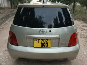Toyota IST 2005 Brown