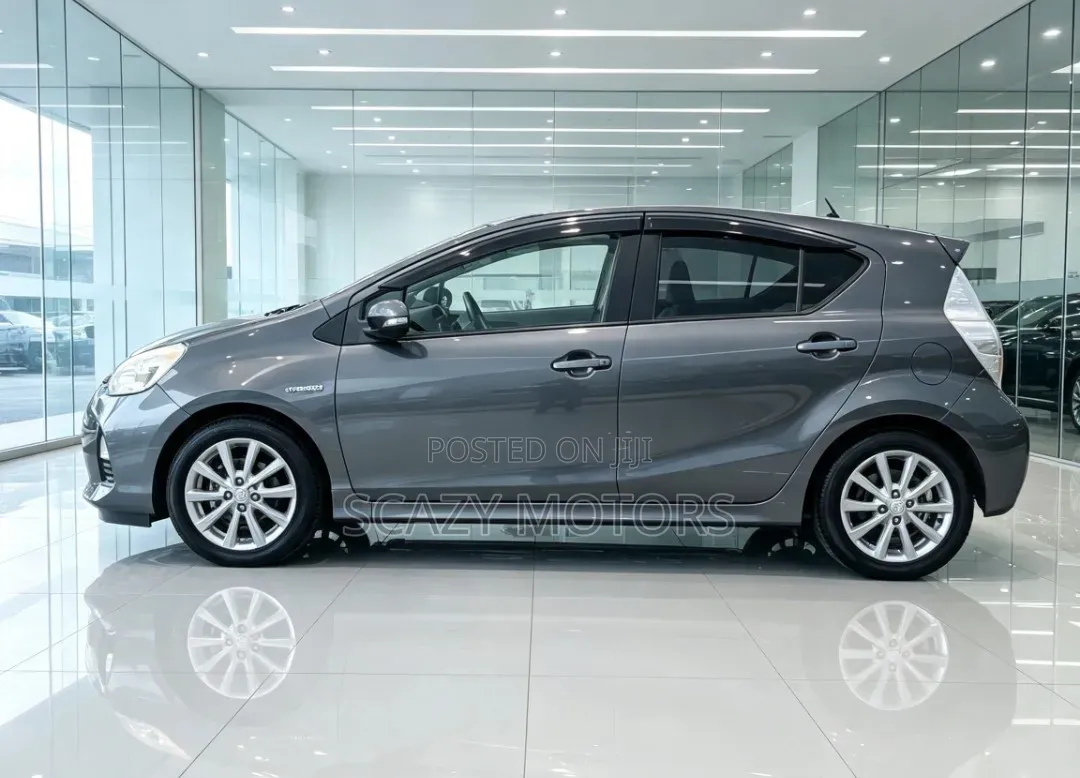 Toyota Aqua 2012 Gray