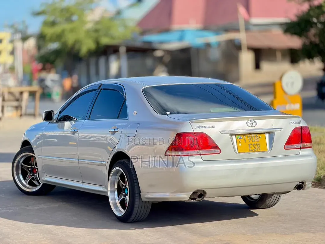 Toyota Crown 2006 Silver