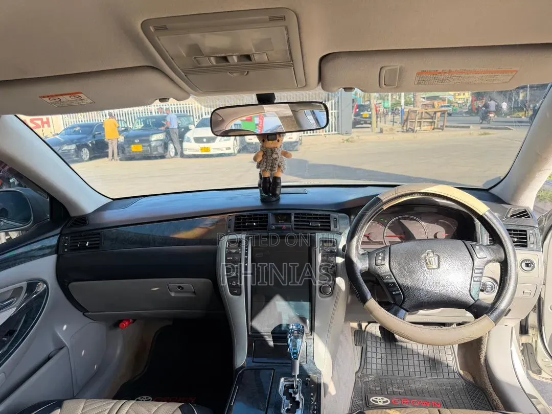 Toyota Crown 2006 Silver