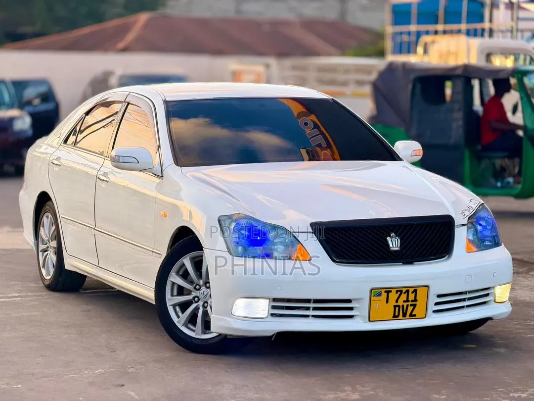 Toyota Crown 2006 White
