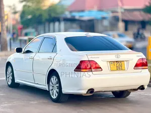 Toyota Crown 2006 White