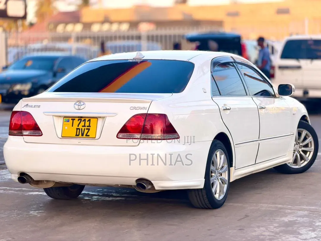 Toyota Crown 2006 White