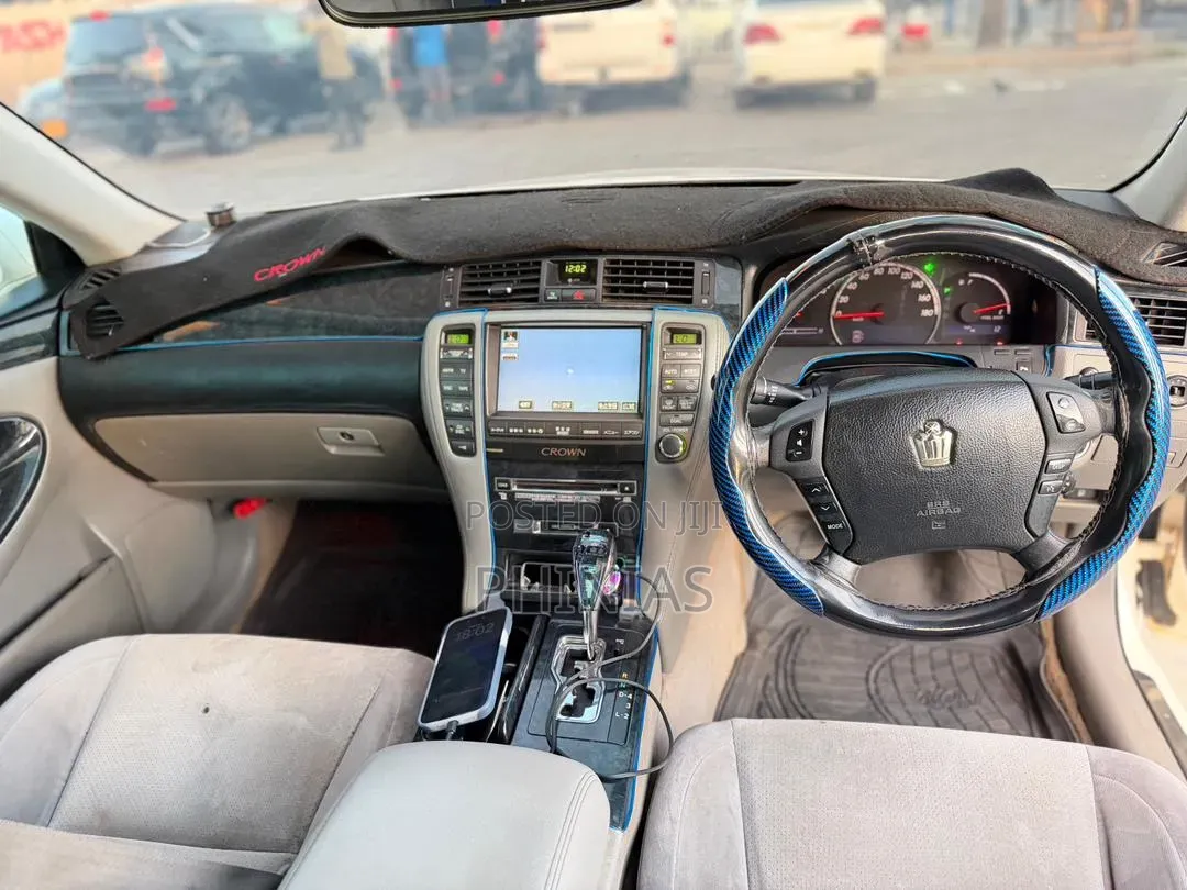 Toyota Crown 2006 White