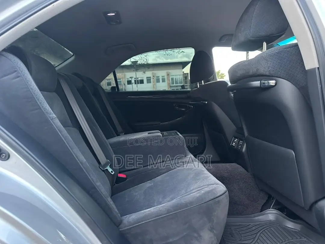 Toyota Crown 2006 Silver
