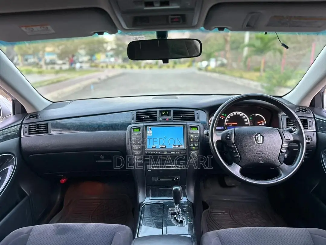Toyota Crown 2006 Silver