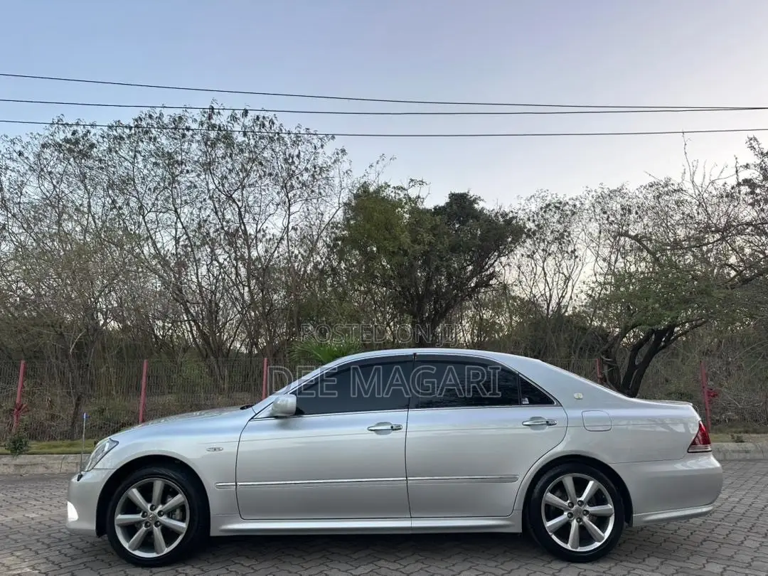 Toyota Crown 2006 Silver