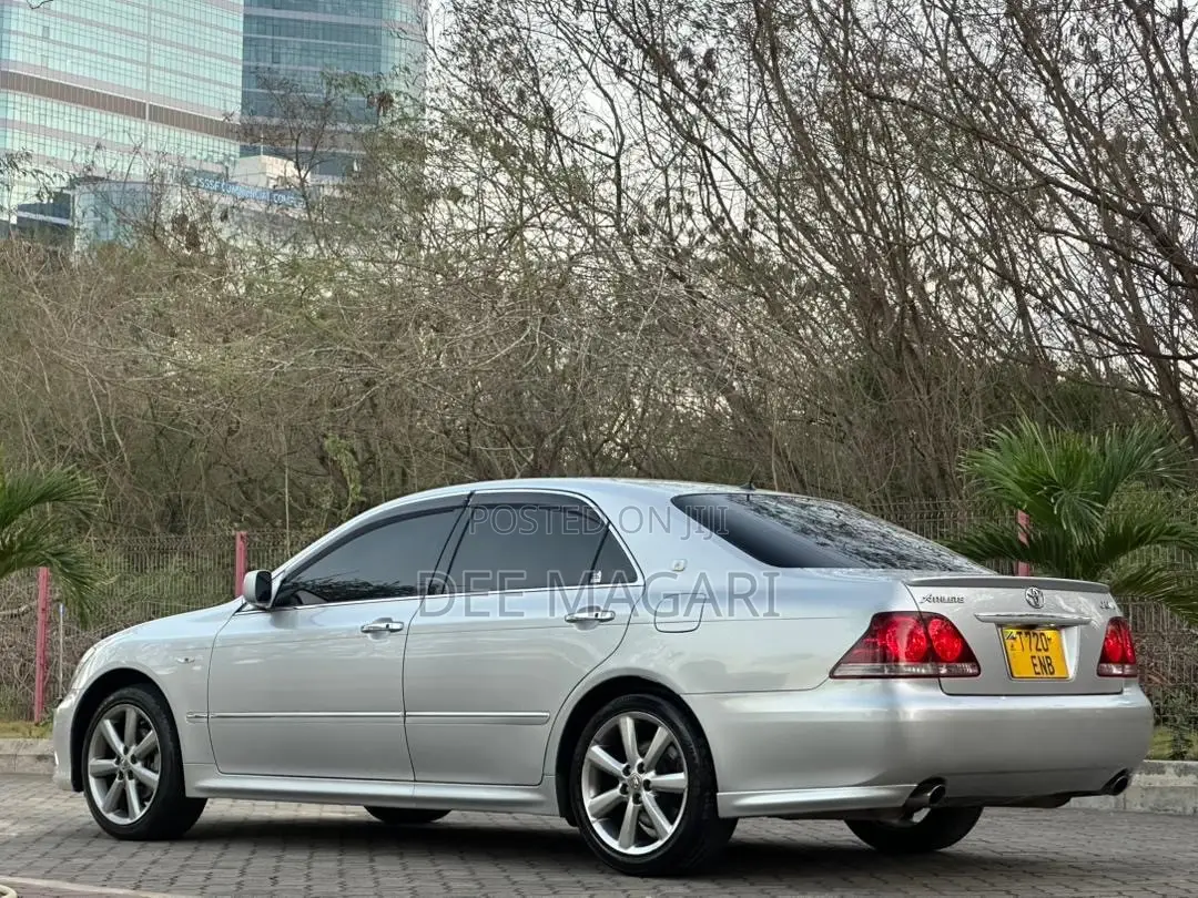 Toyota Crown 2006 Silver