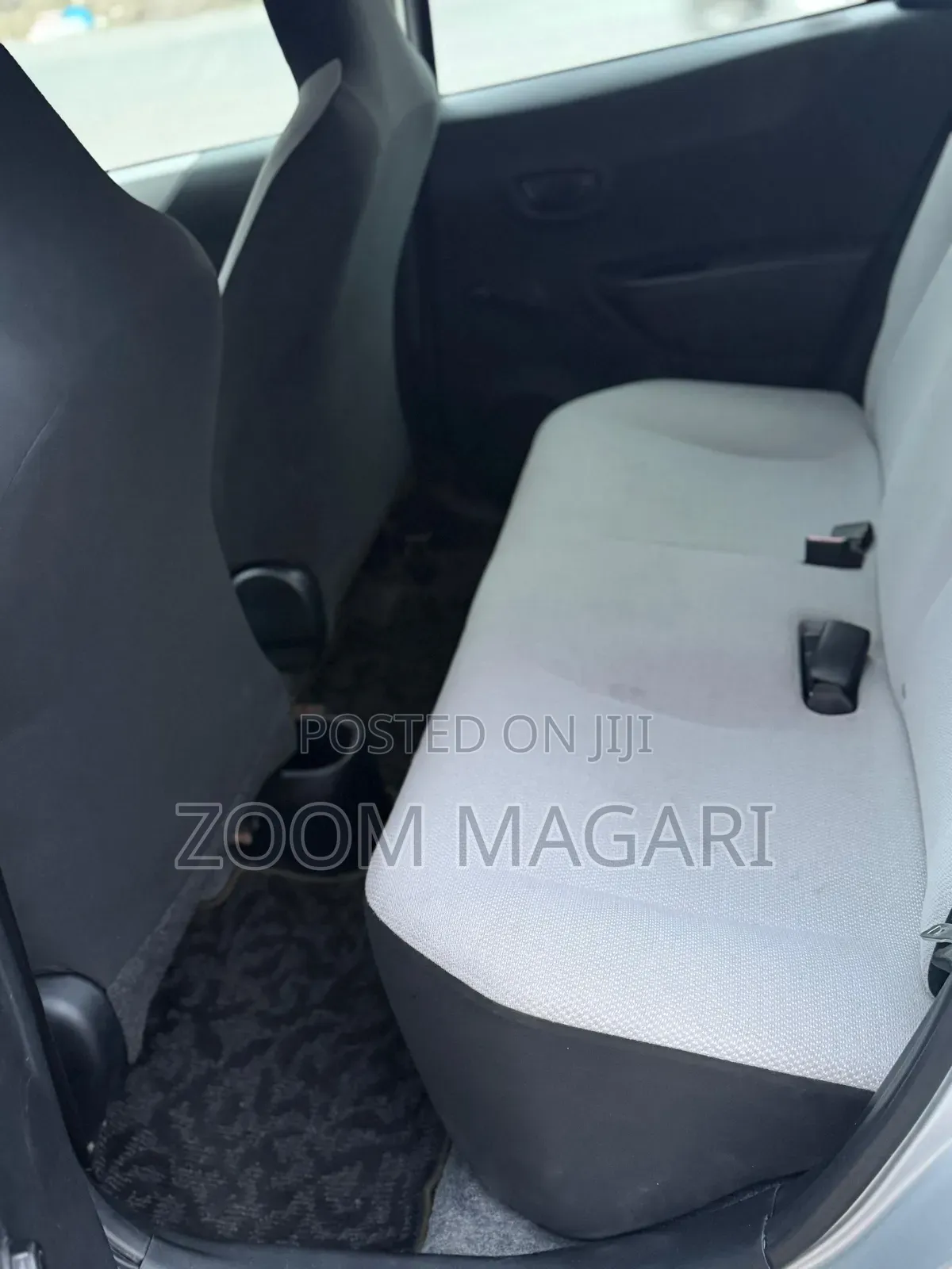 Toyota Vitz 2006 Silver