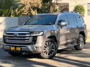 Toyota Land Cruiser LC300 2023
