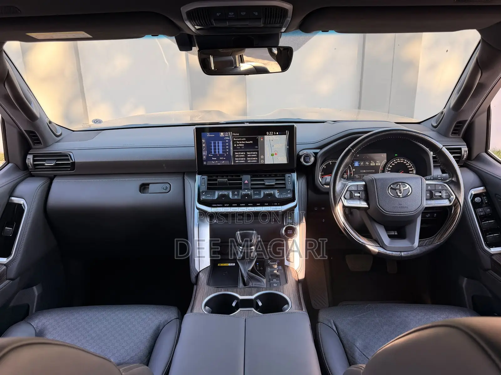 Toyota Land Cruiser LC300 2023