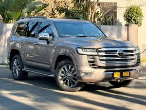 Toyota Land Cruiser LC300 2023