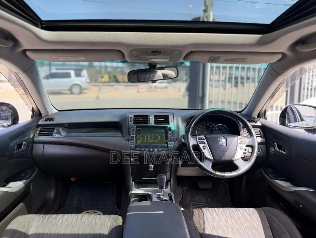 Toyota Crown 2011 Black