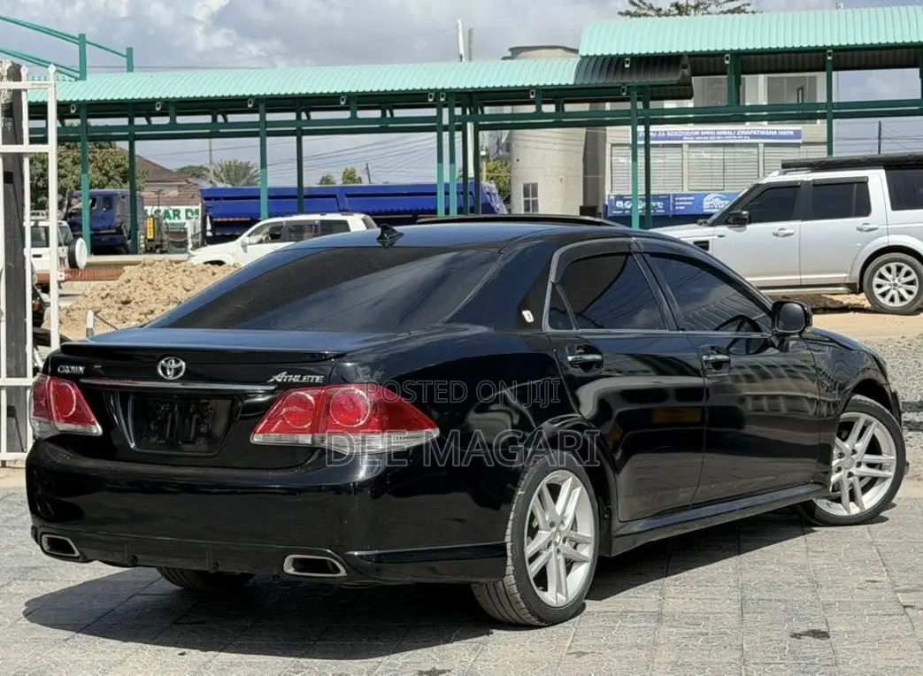 Toyota Crown 2011 Black