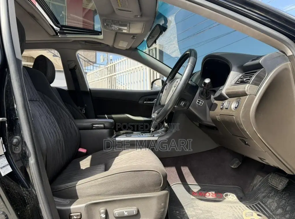 Toyota Crown 2011 Black