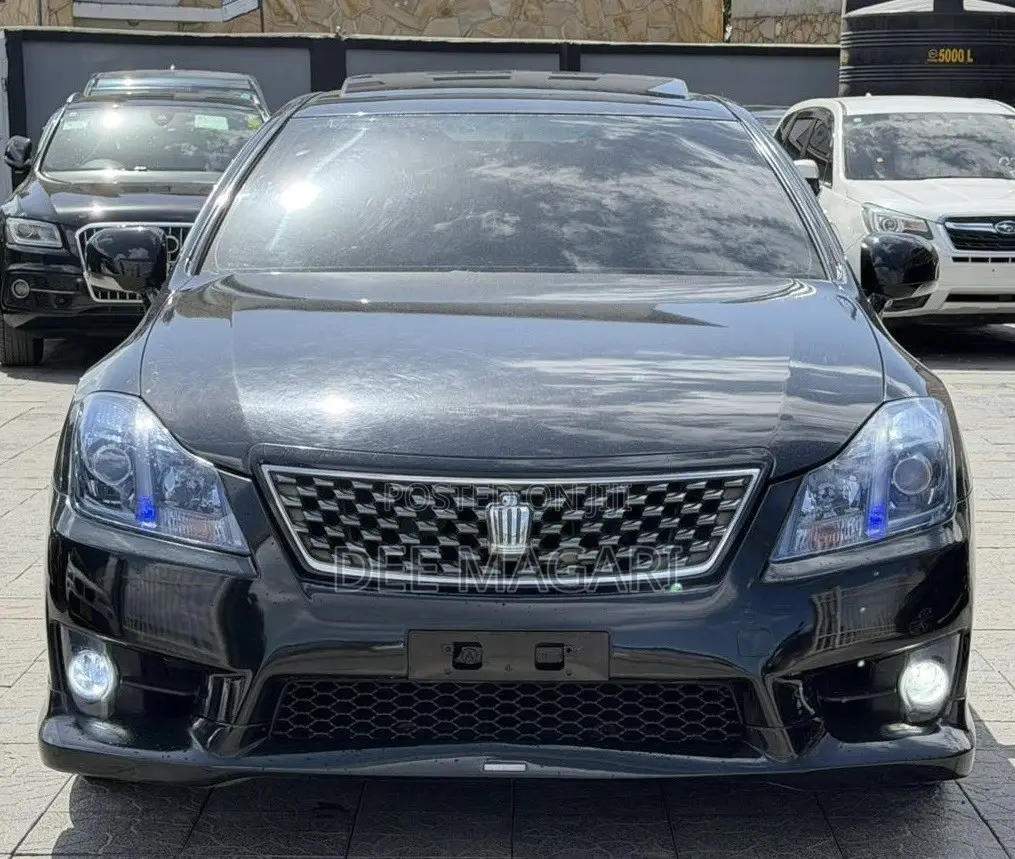 Toyota Crown 2011 Black