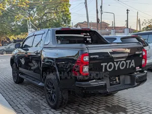 Toyota Hilux 2023 Black