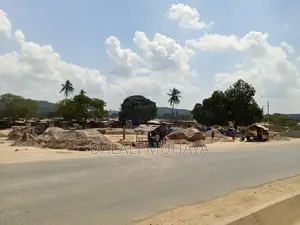 Eneo La Kibiashara L I N a U Z W a  USD 500,000/