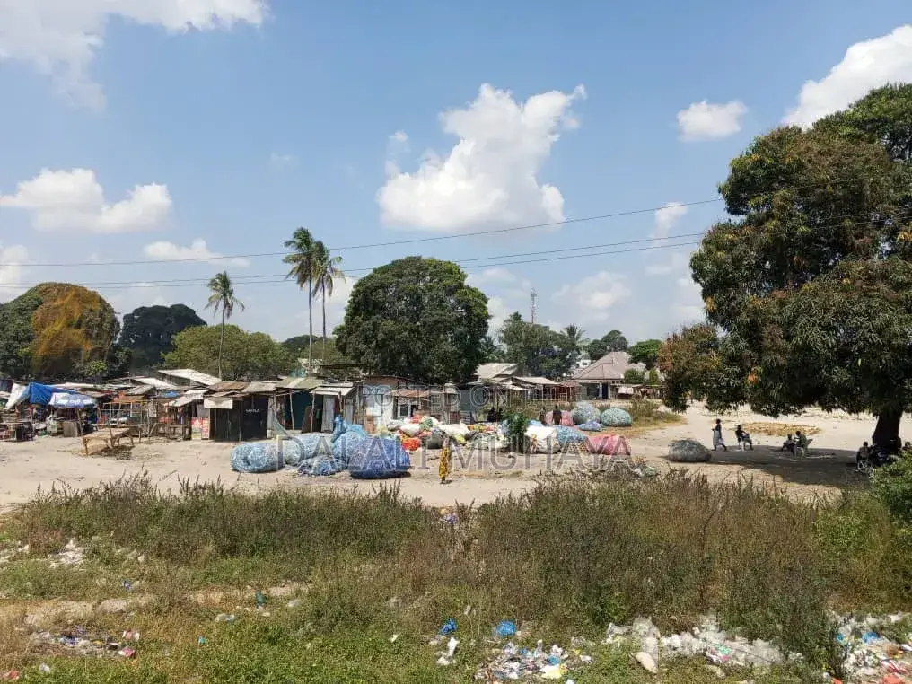 Eneo La Kibiashara L I N a U Z W a  USD 500,000/