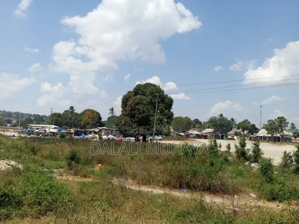 Eneo La Kibiashara L I N a U Z W a  USD 500,000/