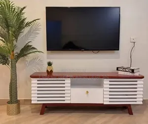 Showcase White and Brown