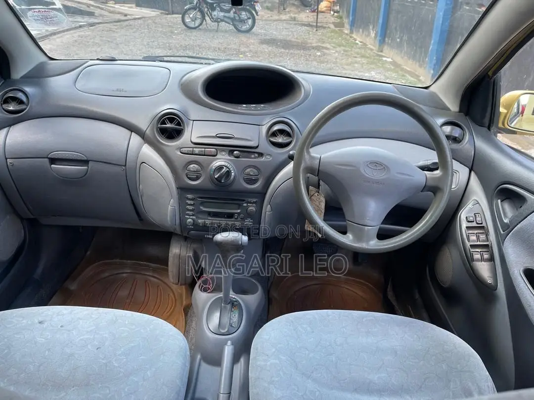 Toyota Vitz 1.0 FWD 5dr 2003 Gold