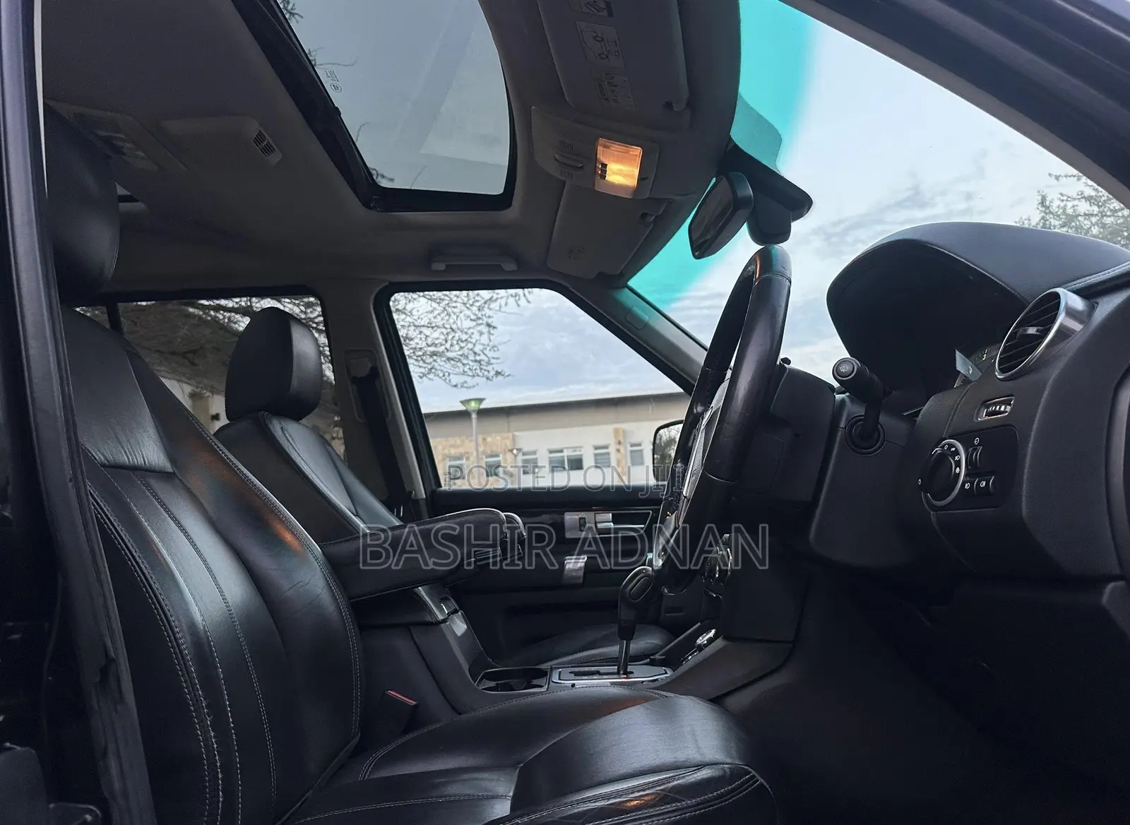 Land Rover Discovery 2015 Matt Black