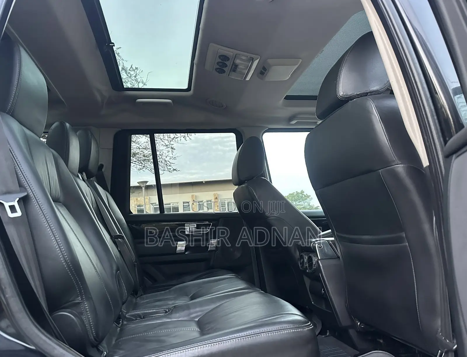 Land Rover Discovery 2015 Matt Black