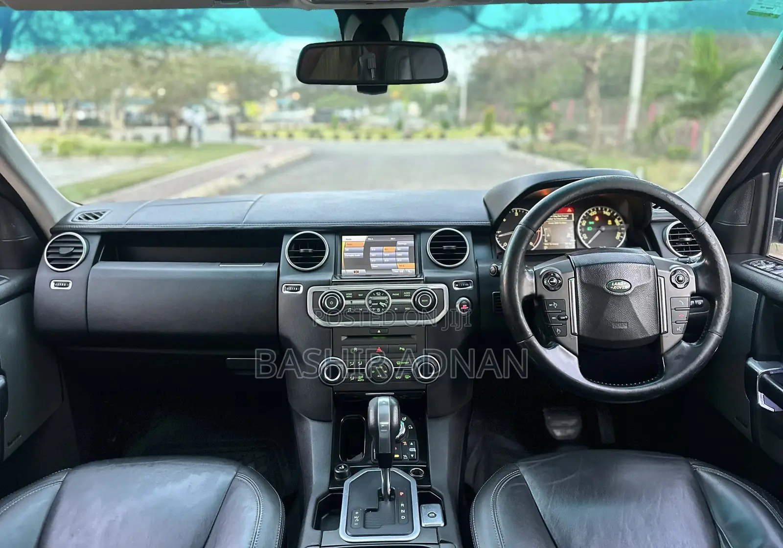 Land Rover Discovery 2015 Matt Black
