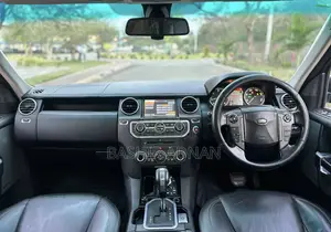 Land Rover Discovery 2015 Matt Black