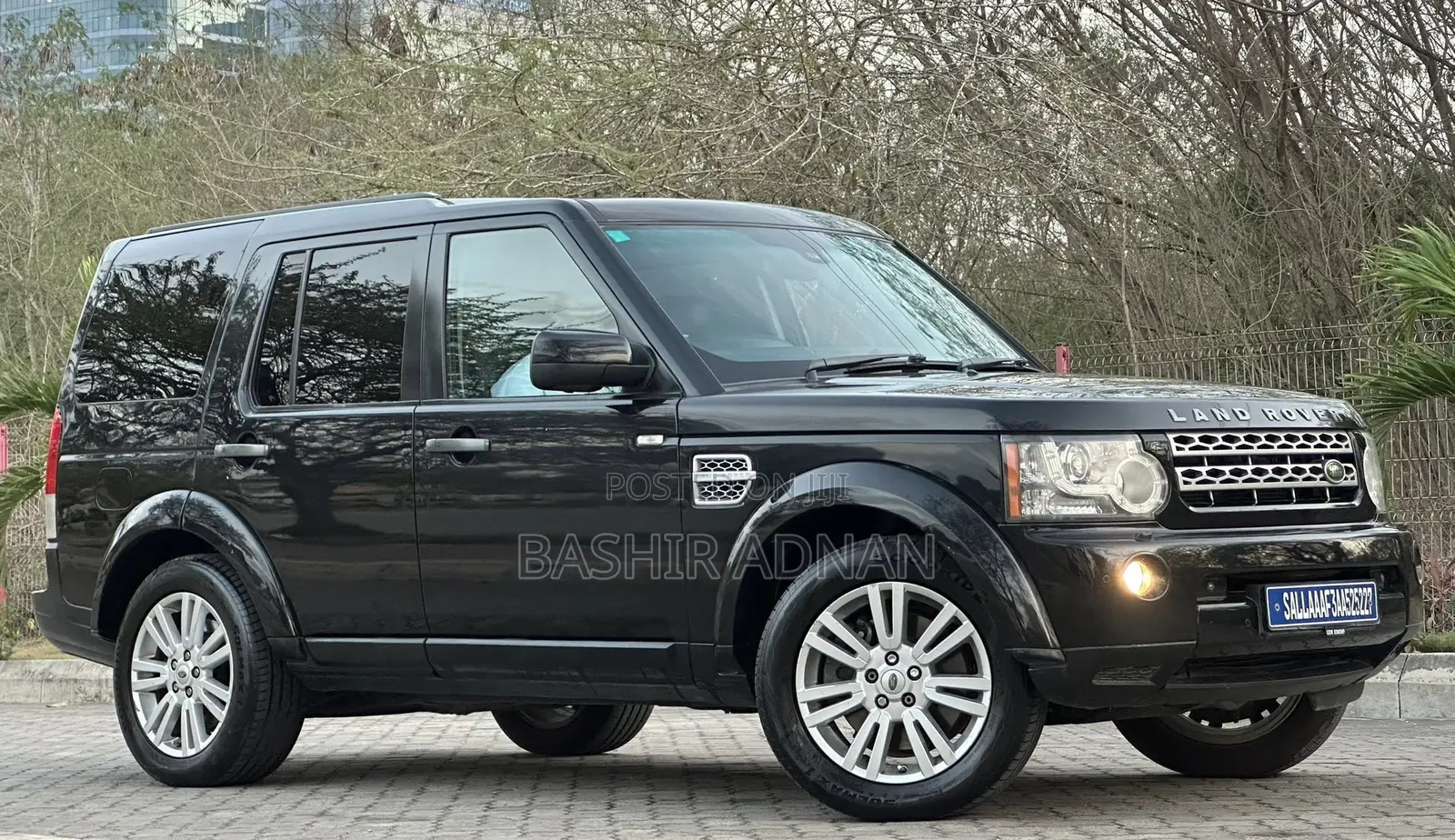 Land Rover Discovery 2015 Matt Black
