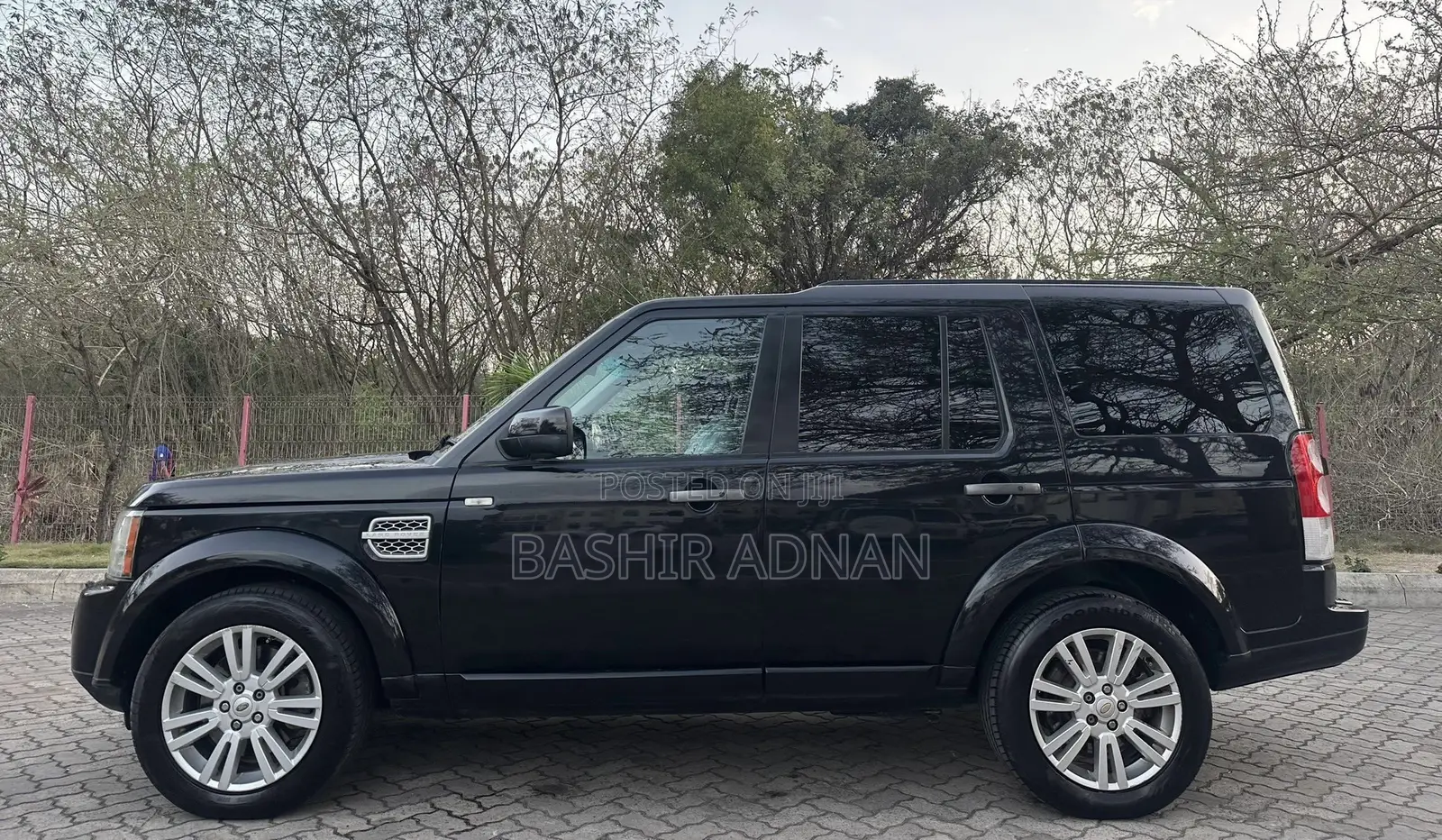 Land Rover Discovery 2015 Matt Black