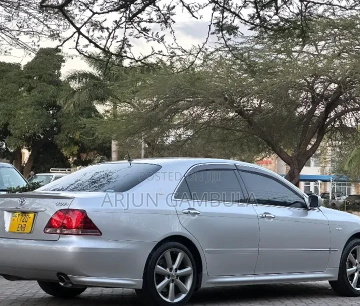 Toyota Crown 2006 Silver