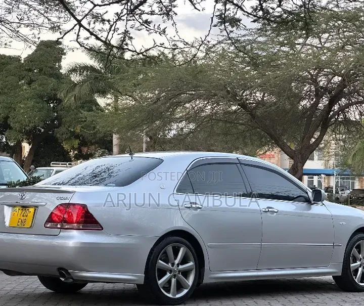 Toyota Crown 2006 Silver