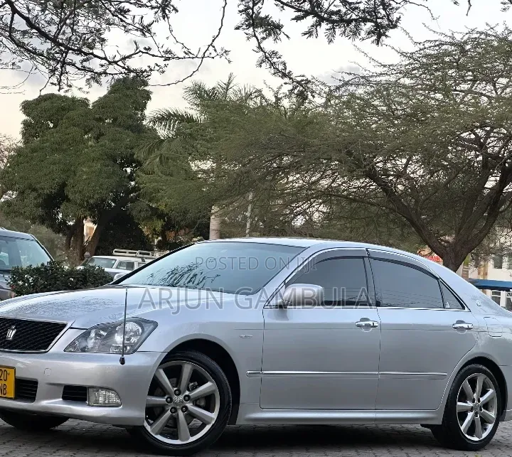 Toyota Crown 2006 Silver