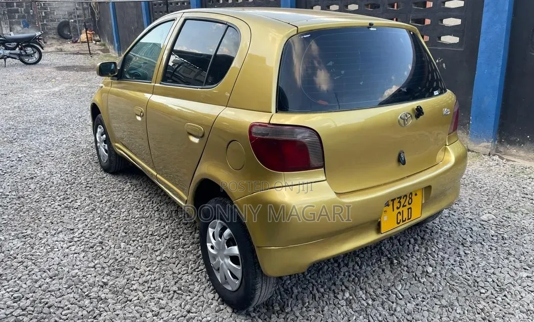 Toyota Vitz 1.0 FWD 3dr 2004 Gold