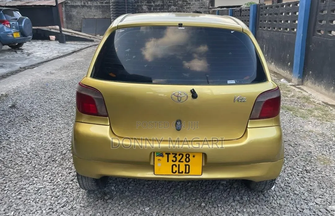 Toyota Vitz 1.0 FWD 3dr 2004 Gold