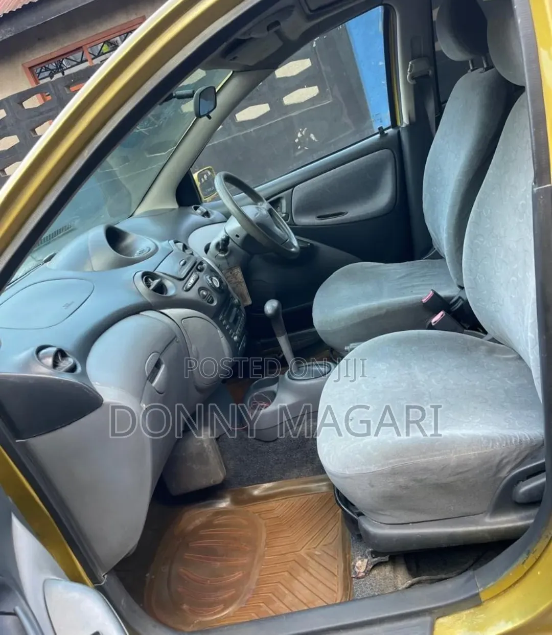 Toyota Vitz 1.0 FWD 3dr 2004 Gold
