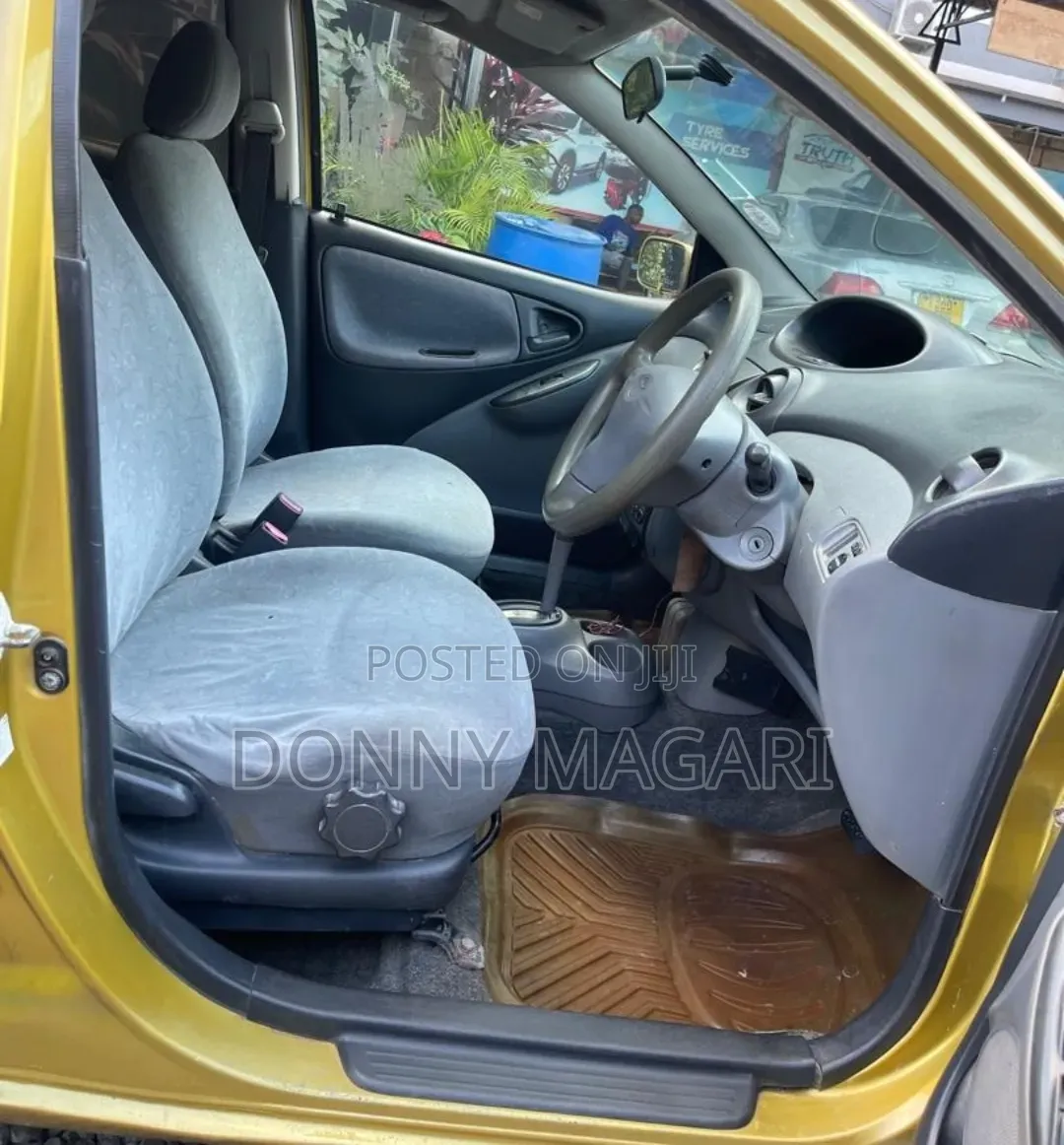 Toyota Vitz 1.0 FWD 3dr 2004 Gold