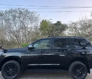 Toyota Land Cruiser Prado 2022 Black
