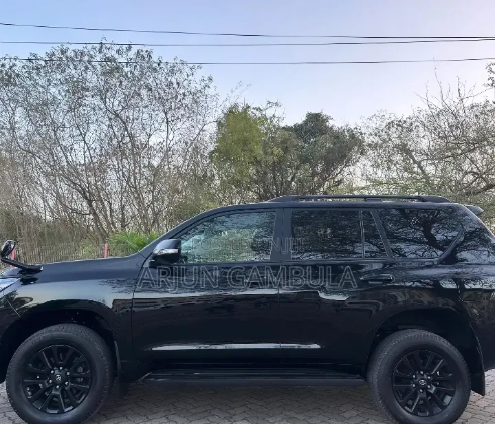 Toyota Land Cruiser Prado 2022 Black