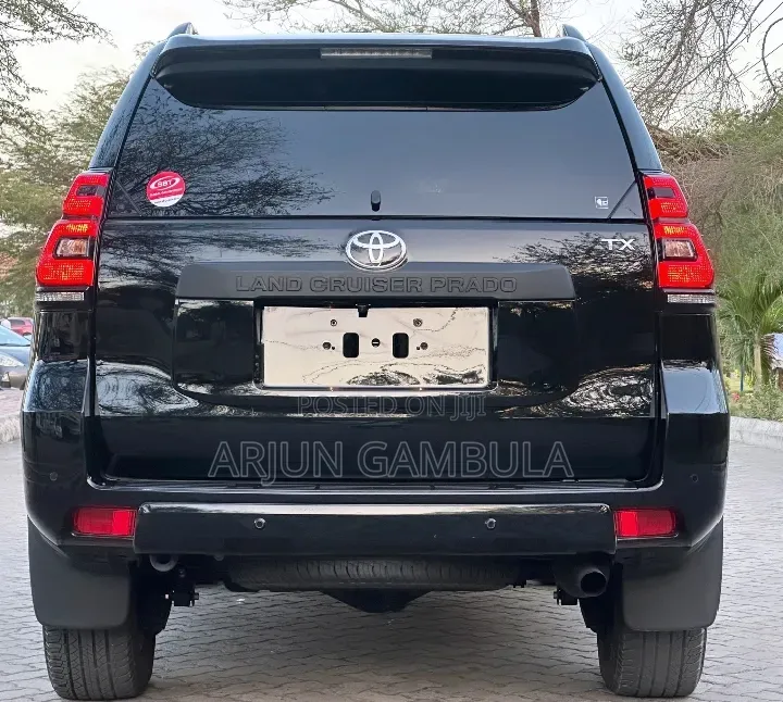 Toyota Land Cruiser Prado 2022 Black