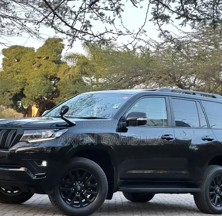 Toyota Land Cruiser Prado 2022 Black