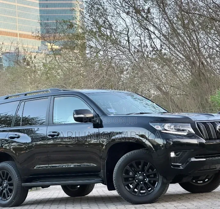 Toyota Land Cruiser Prado 2022 Black