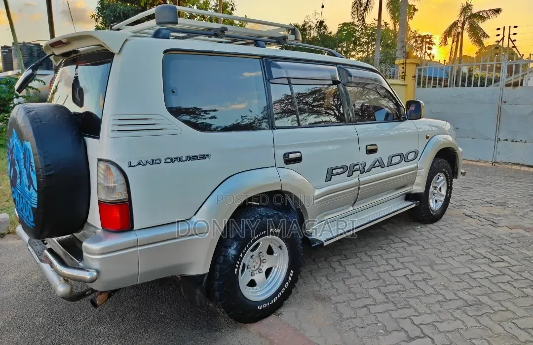 Toyota Land Cruiser Prado 2004 White